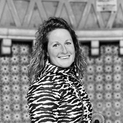 Svenja Sabadello stehend
